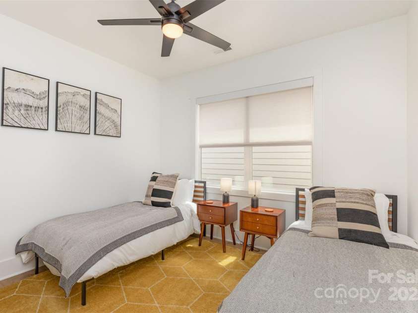 933 Tennyson Drive, Charlotte, NC 28208.  MLS# CAR4249434, YatesRealty ID 11712. 