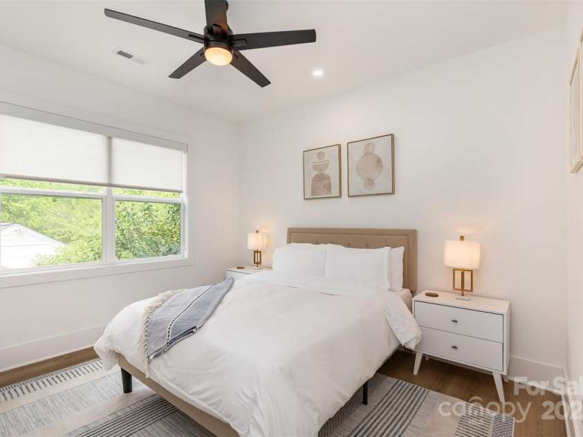 933 Tennyson Drive, Charlotte, NC 28208.  MLS# CAR4249434, YatesRealty ID 11712. 