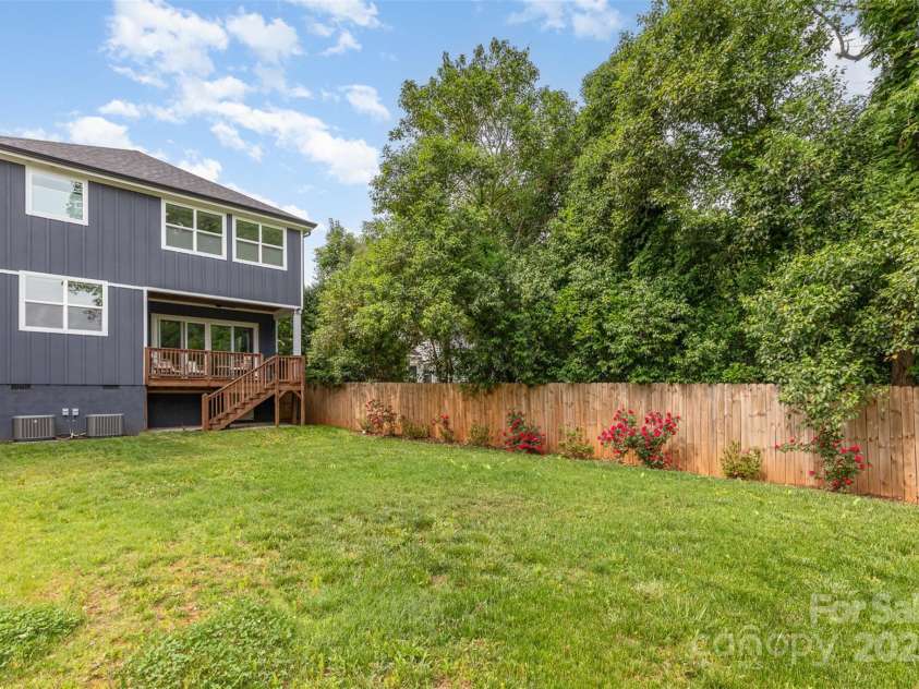 933 Tennyson Drive, Charlotte, NC 28208.  MLS# CAR4249434, YatesRealty ID 11712. 