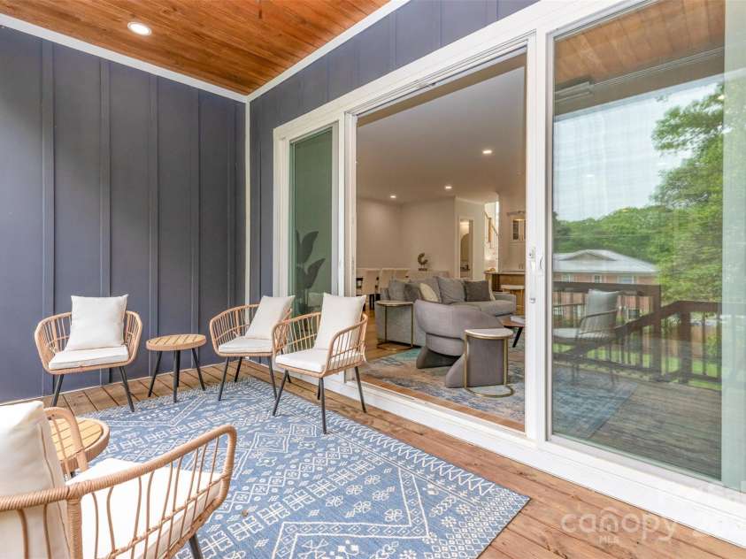 933 Tennyson Drive, Charlotte, NC 28208.  MLS# CAR4249434, YatesRealty ID 11712. 