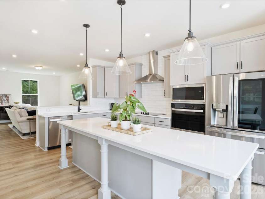 2405 Magnolia Blossom Way, Charlotte, NC 28211.  MLS# CAR4369467, YatesRealty ID 11713. Kitchen