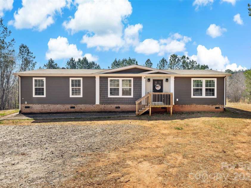 139 Green Leaf Drive, Nebo, NC 28761.  MLS# CAR4240967, YatesRealty ID 11714. FRONT OF HOME