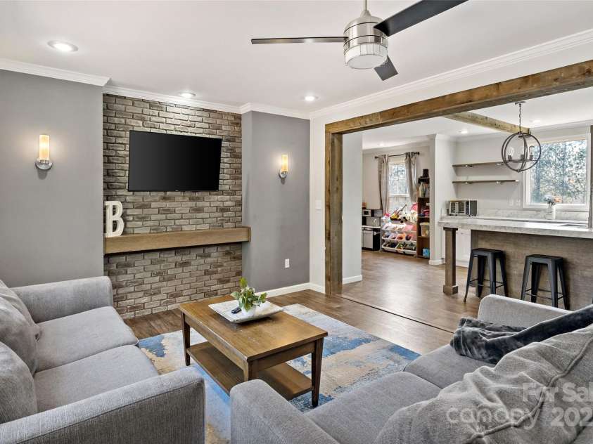 139 Green Leaf Drive, Nebo, NC 28761.  MLS# CAR4240967, YatesRealty ID 11714. LIVING ROOM / FLEX SPACE