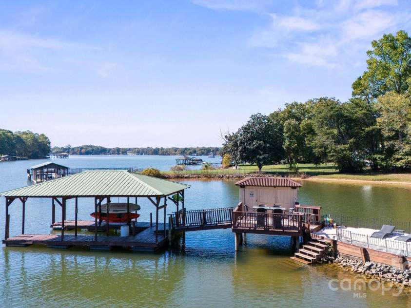 364 Catalina Drive, Mooresville, NC 28117.  MLS# CAR4272327, YatesRealty ID 11715. 