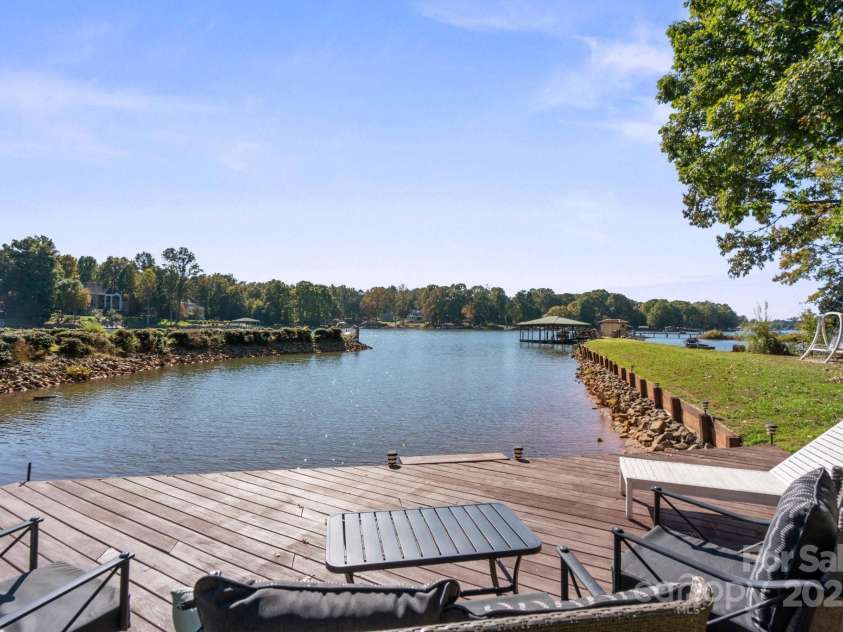 364 Catalina Drive, Mooresville, NC 28117.  MLS# CAR4272327, YatesRealty ID 11715. 
