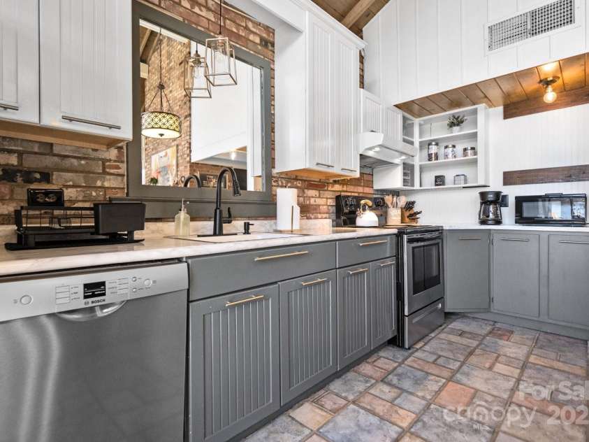 364 Catalina Drive, Mooresville, NC 28117.  MLS# CAR4272327, YatesRealty ID 11715. 