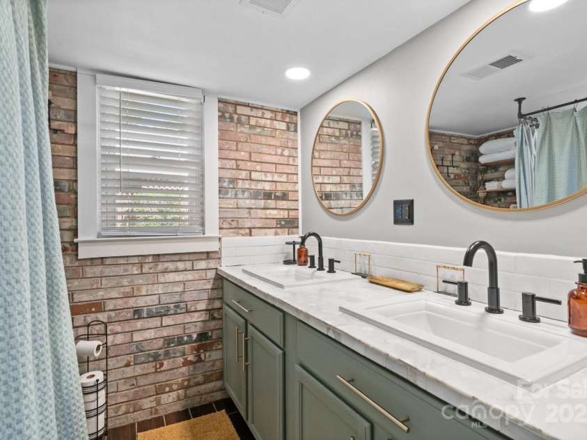 364 Catalina Drive, Mooresville, NC 28117.  MLS# CAR4272327, YatesRealty ID 11715. 