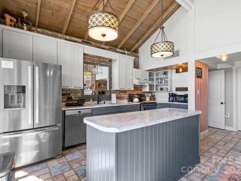364 Catalina Drive, Mooresville, NC 28117.  MLS# CAR4272327, YatesRealty ID 11715. 
