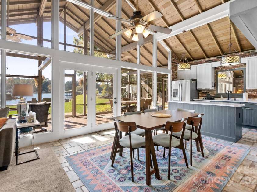 364 Catalina Drive, Mooresville, NC 28117.  MLS# CAR4272327, YatesRealty ID 11715. 