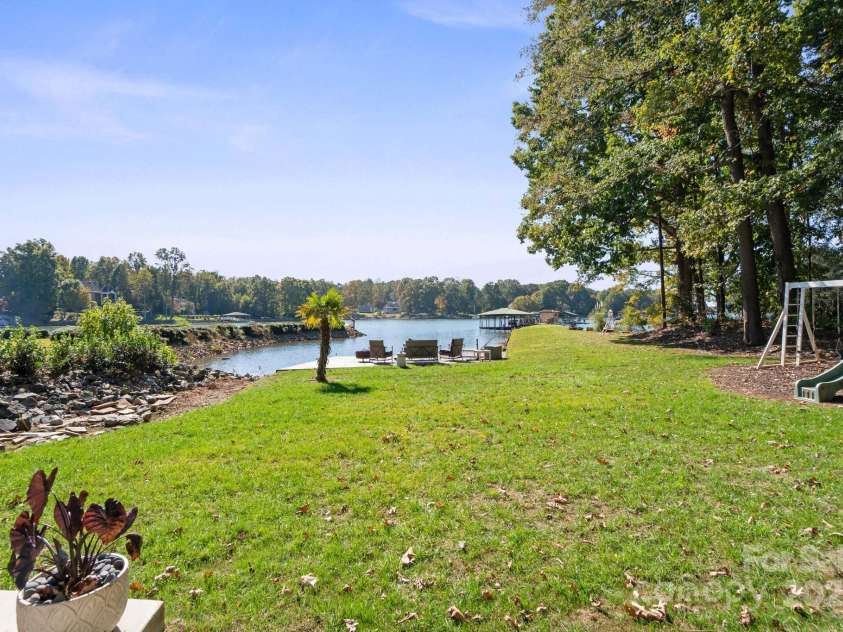364 Catalina Drive, Mooresville, NC 28117.  MLS# CAR4272327, YatesRealty ID 11715. 