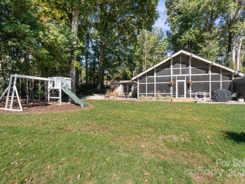 364 Catalina Drive, Mooresville, NC 28117.  MLS# CAR4272327, YatesRealty ID 11715. 
