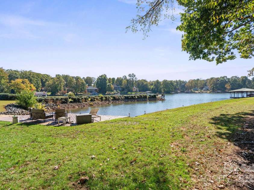 364 Catalina Drive, Mooresville, NC 28117.  MLS# CAR4272327, YatesRealty ID 11715. 
