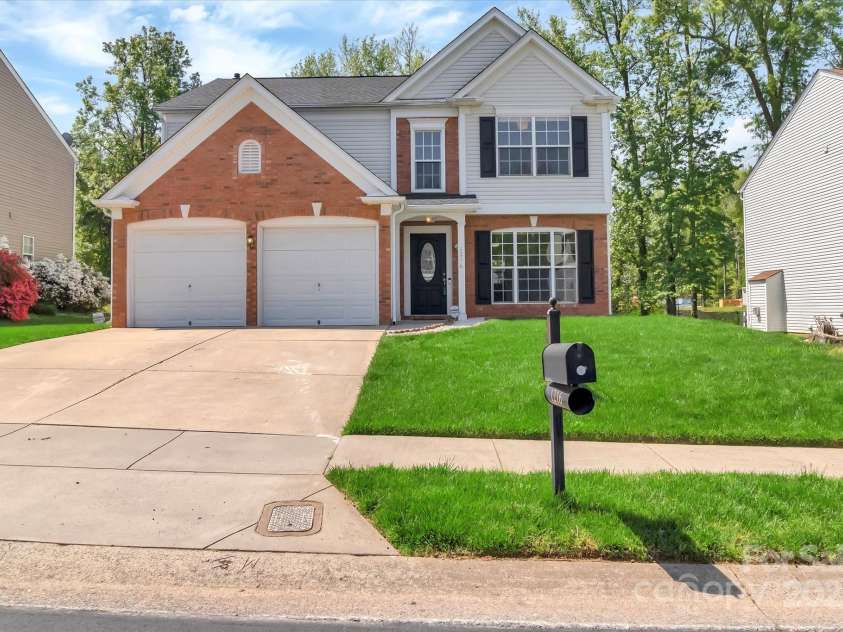 1216 Stourbridge Lion Drive, Charlotte, NC 28213.  MLS# CAR4246174, YatesRealty ID 11716. 