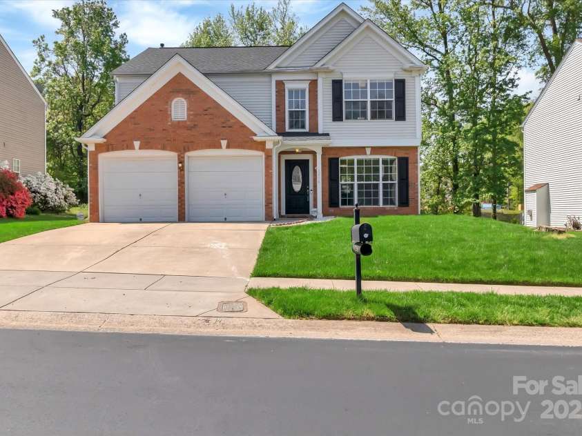 1216 Stourbridge Lion Drive, Charlotte, NC 28213.  MLS# CAR4246174, YatesRealty ID 11716. 