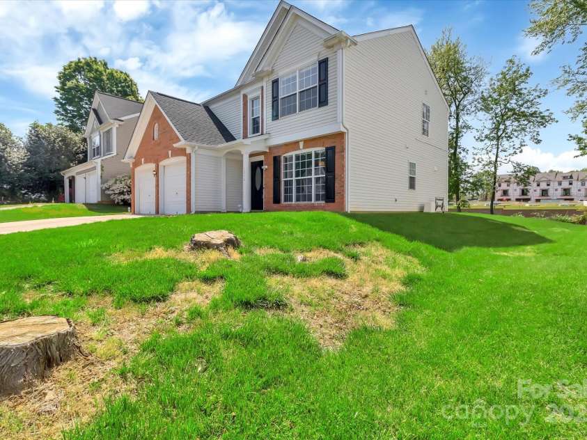 1216 Stourbridge Lion Drive, Charlotte, NC 28213.  MLS# CAR4246174, YatesRealty ID 11716. 