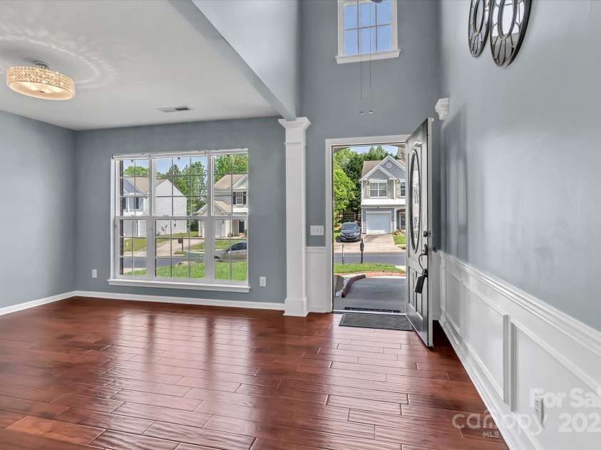 1216 Stourbridge Lion Drive, Charlotte, NC 28213.  MLS# CAR4246174, YatesRealty ID 11716. 