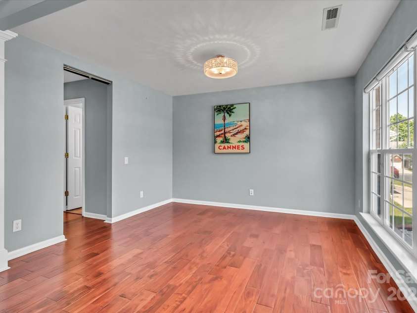 1216 Stourbridge Lion Drive, Charlotte, NC 28213.  MLS# CAR4246174, YatesRealty ID 11716. 