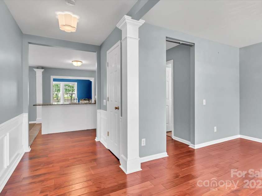 1216 Stourbridge Lion Drive, Charlotte, NC 28213.  MLS# CAR4246174, YatesRealty ID 11716. 