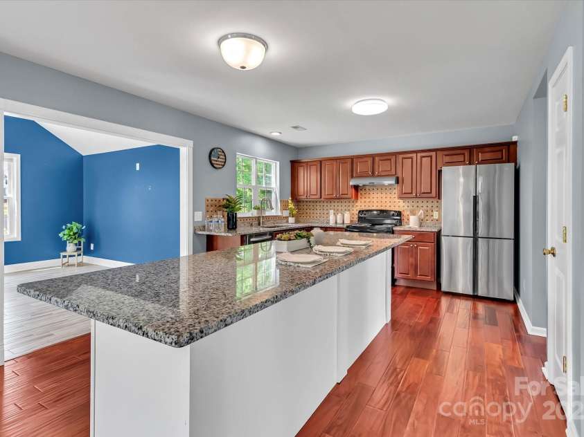 1216 Stourbridge Lion Drive, Charlotte, NC 28213.  MLS# CAR4246174, YatesRealty ID 11716. 
