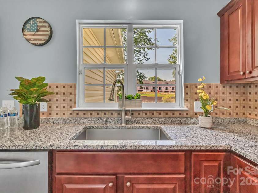 1216 Stourbridge Lion Drive, Charlotte, NC 28213.  MLS# CAR4246174, YatesRealty ID 11716. 