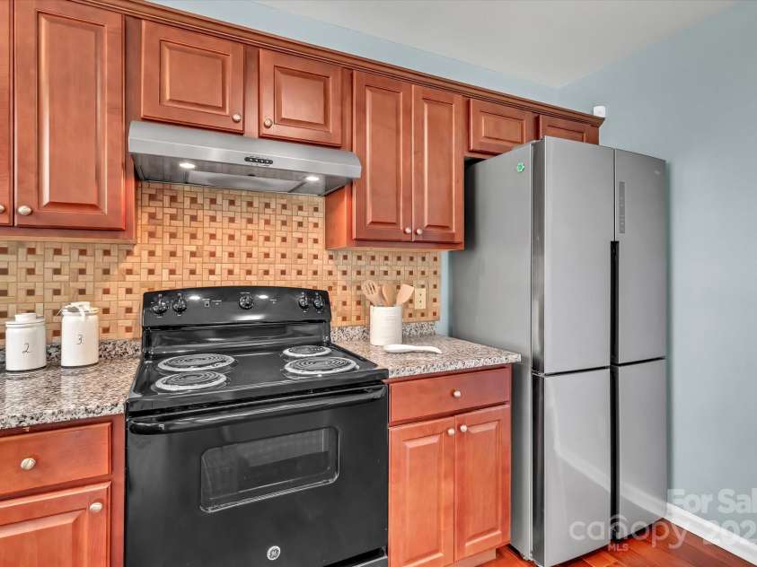1216 Stourbridge Lion Drive, Charlotte, NC 28213.  MLS# CAR4246174, YatesRealty ID 11716. 