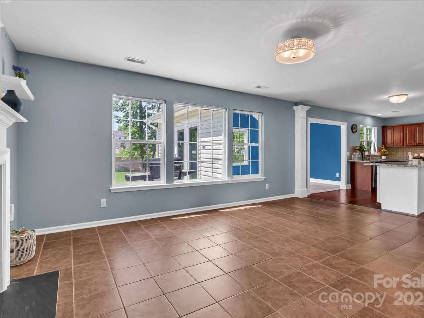 1216 Stourbridge Lion Drive, Charlotte, NC 28213.  MLS# CAR4246174, YatesRealty ID 11716. 