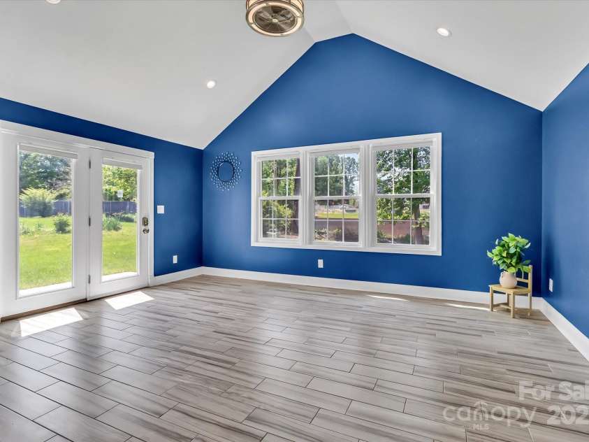 1216 Stourbridge Lion Drive, Charlotte, NC 28213.  MLS# CAR4246174, YatesRealty ID 11716. 