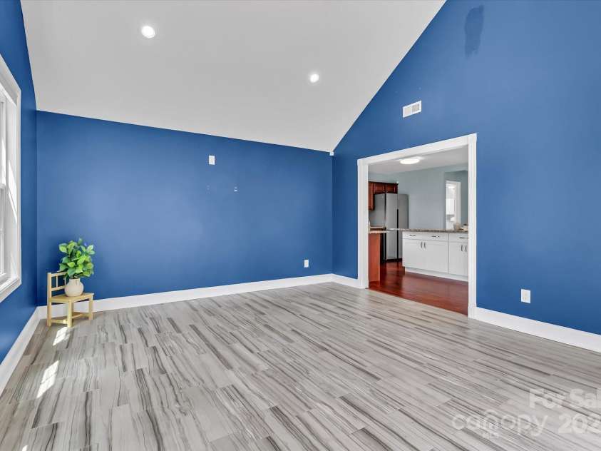 1216 Stourbridge Lion Drive, Charlotte, NC 28213.  MLS# CAR4246174, YatesRealty ID 11716. 