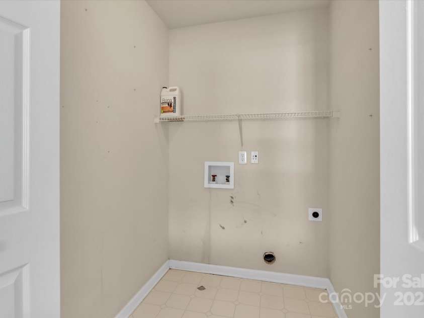 1216 Stourbridge Lion Drive, Charlotte, NC 28213.  MLS# CAR4246174, YatesRealty ID 11716. 