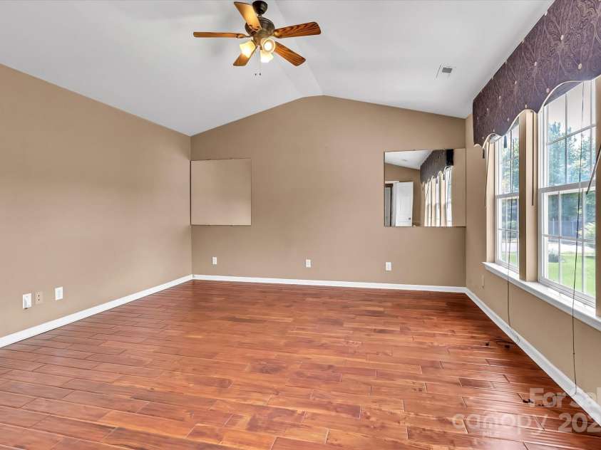 1216 Stourbridge Lion Drive, Charlotte, NC 28213.  MLS# CAR4246174, YatesRealty ID 11716. 