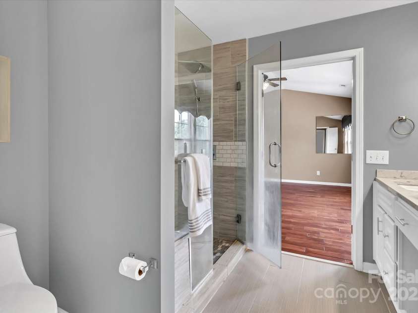 1216 Stourbridge Lion Drive, Charlotte, NC 28213.  MLS# CAR4246174, YatesRealty ID 11716. 