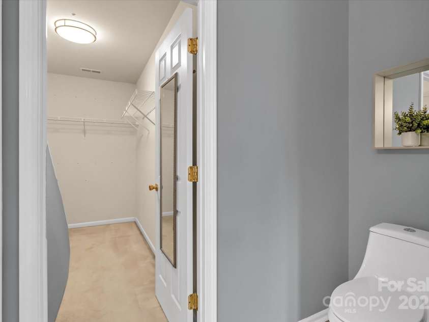 1216 Stourbridge Lion Drive, Charlotte, NC 28213.  MLS# CAR4246174, YatesRealty ID 11716. 