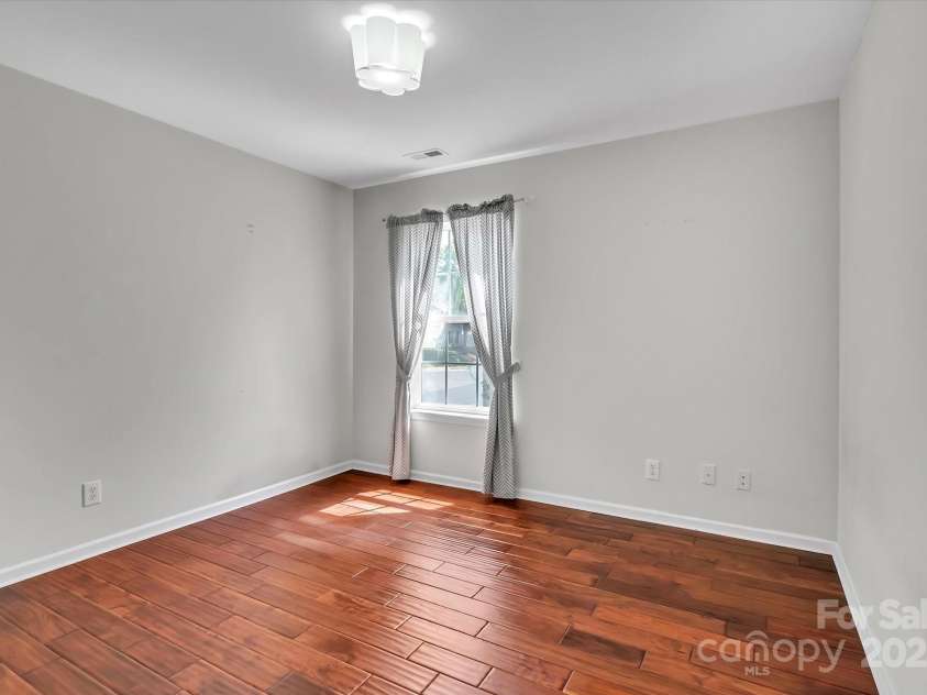 1216 Stourbridge Lion Drive, Charlotte, NC 28213.  MLS# CAR4246174, YatesRealty ID 11716. 