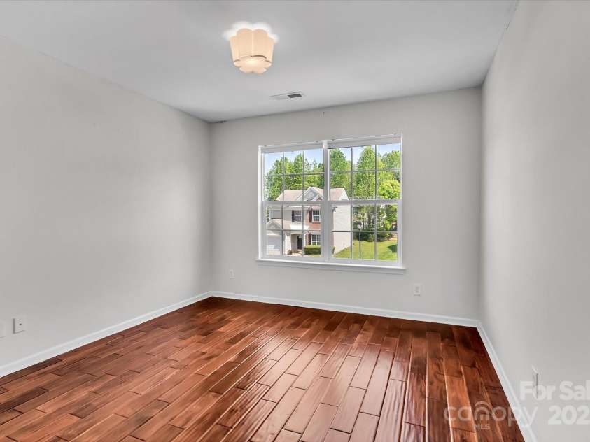 1216 Stourbridge Lion Drive, Charlotte, NC 28213.  MLS# CAR4246174, YatesRealty ID 11716. 