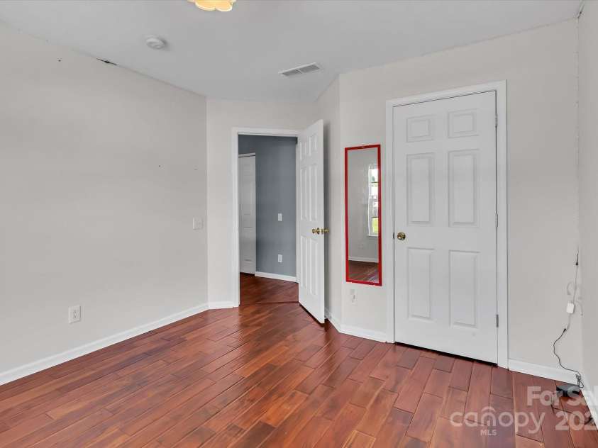 1216 Stourbridge Lion Drive, Charlotte, NC 28213.  MLS# CAR4246174, YatesRealty ID 11716. 