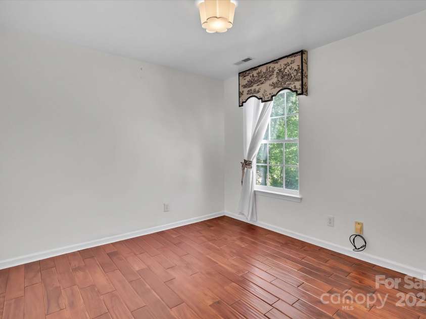 1216 Stourbridge Lion Drive, Charlotte, NC 28213.  MLS# CAR4246174, YatesRealty ID 11716. 