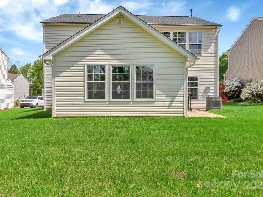 1216 Stourbridge Lion Drive, Charlotte, NC 28213.  MLS# CAR4246174, YatesRealty ID 11716. 