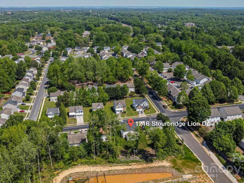 1216 Stourbridge Lion Drive, Charlotte, NC 28213.  MLS# CAR4246174, YatesRealty ID 11716. 