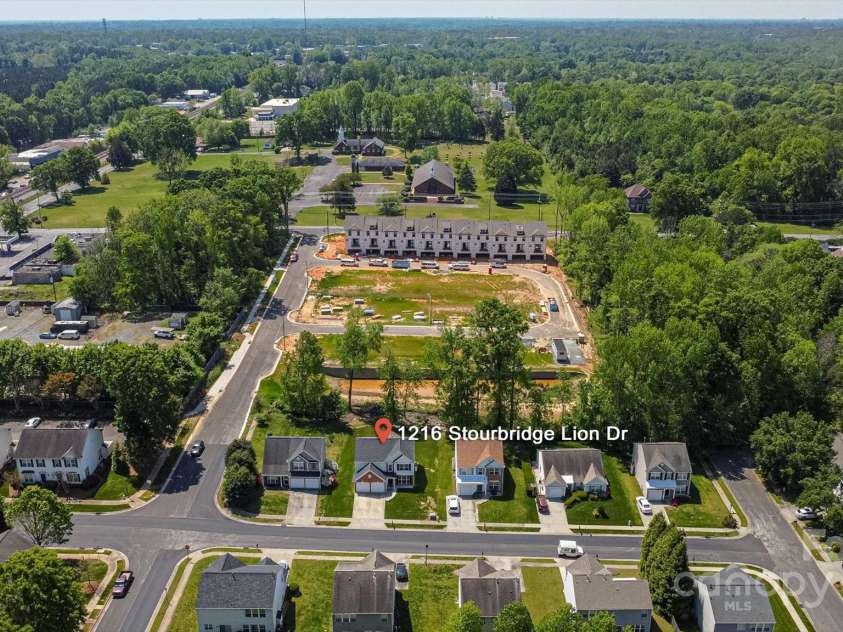 1216 Stourbridge Lion Drive, Charlotte, NC 28213.  MLS# CAR4246174, YatesRealty ID 11716. 