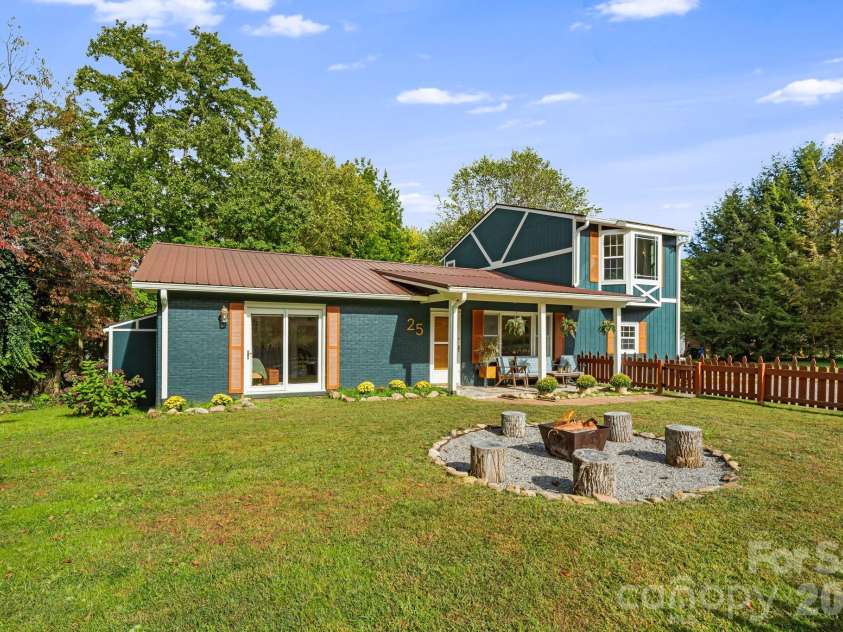 25 Pinewood Drive, Waynesville, NC 28786.  MLS# CAR4369385, YatesRealty ID 11716. 