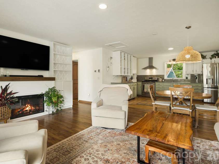 25 Pinewood Drive, Waynesville, NC 28786.  MLS# CAR4369385, YatesRealty ID 11716. 