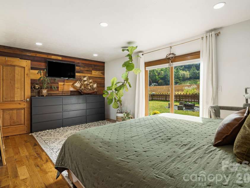 25 Pinewood Drive, Waynesville, NC 28786.  MLS# CAR4369385, YatesRealty ID 11716. 