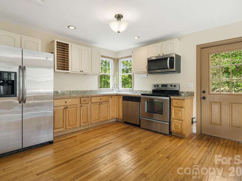 25 Pinewood Drive, Waynesville, NC 28786.  MLS# CAR4369385, YatesRealty ID 11716. 