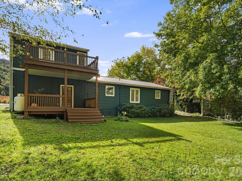 25 Pinewood Drive, Waynesville, NC 28786.  MLS# CAR4369385, YatesRealty ID 11716. 
