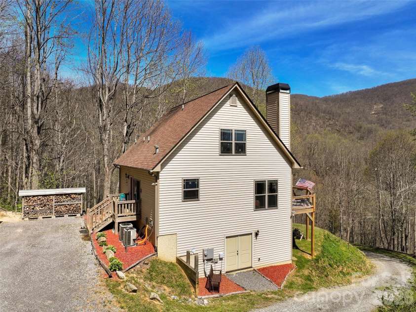 4823 Max Patch Road, Clyde, NC 28721.  MLS# CAR4369994, YatesRealty ID 11718. 
