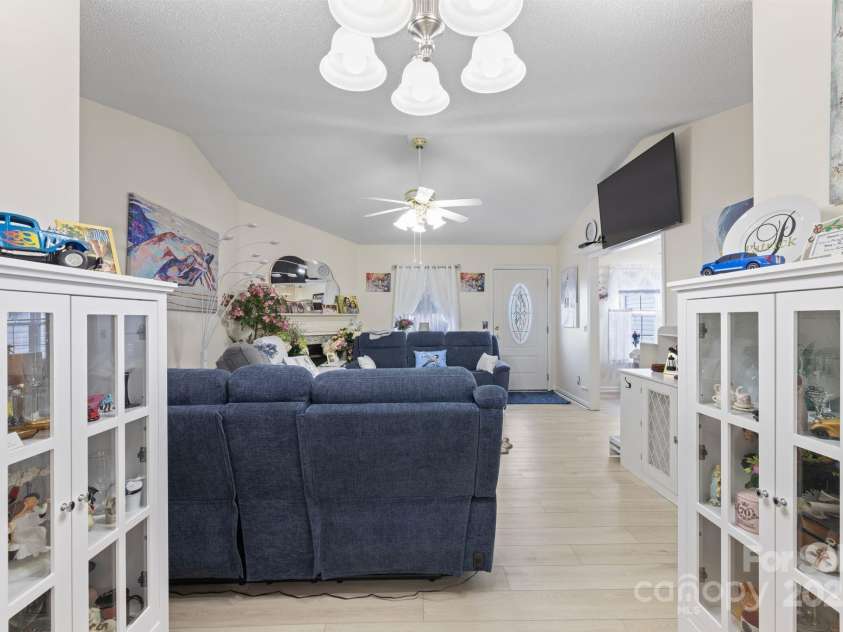 100 Lindsay Drive, Archdale, NC 27263.  MLS# CAR4326944, YatesRealty ID 1172. 