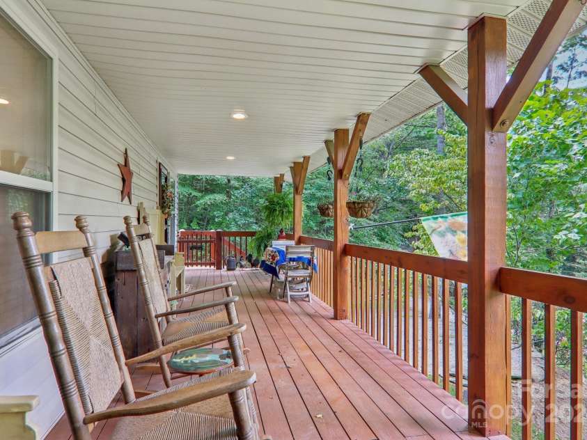 25 Rules Run Road, Clyde, NC 28721.  MLS# CAR4172118, YatesRealty ID 1172. 