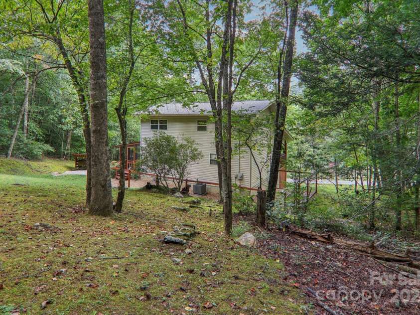 25 Rules Run Road, Clyde, NC 28721.  MLS# CAR4172118, YatesRealty ID 1172. 