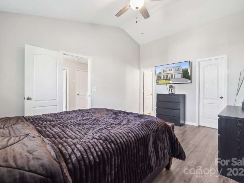 509 Ellingsworth Lane, Charlotte, NC 28214.  MLS# CAR4252053, YatesRealty ID 11720. 