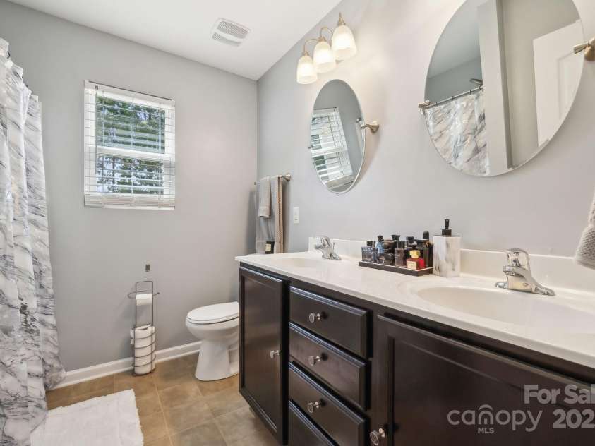509 Ellingsworth Lane, Charlotte, NC 28214.  MLS# CAR4252053, YatesRealty ID 11720. 